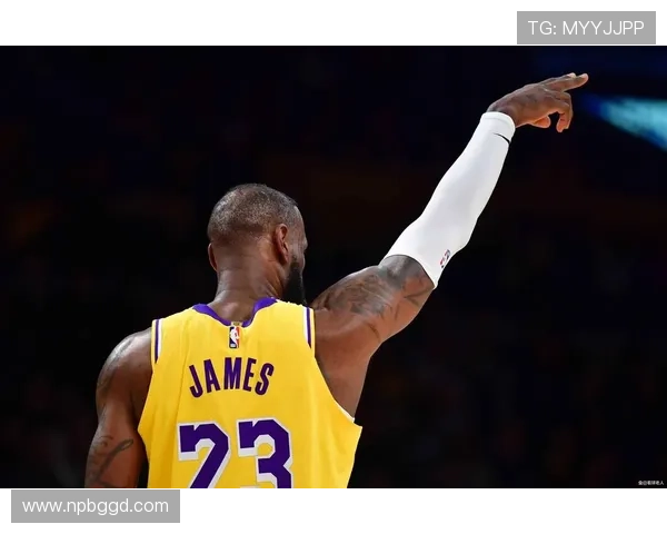 詹姆斯分享休赛期调理身体的经历准备迎接新赛季的挑战与考验